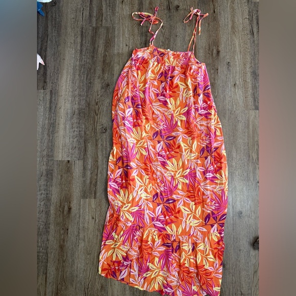 Jacquie The Label • Linen Blend Floral Maxi Dress - Picture 2 of 11